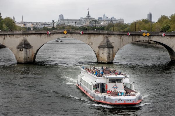 Privatisation bateau seine : un cadre unique pour vos événements